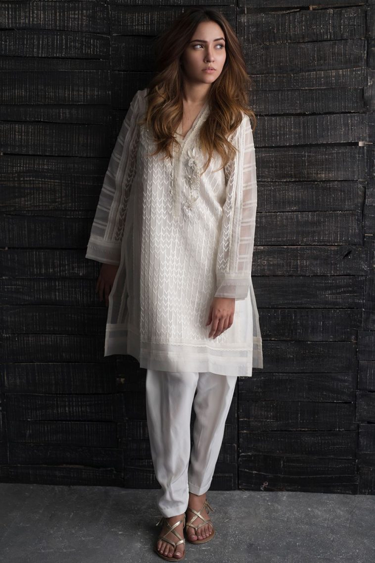 Beautiful and stylish white 2 piece Pakistani dress by Nida Azwer party wear 2018