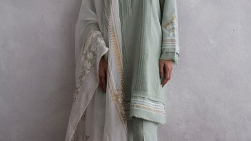 Mint green Pakistani 3 piece pleated dress by Nida Azwer event wear collection 2018 (1)